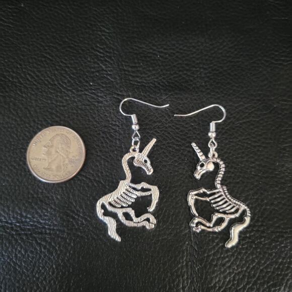 Zombie unicorn skeleton earrings - Picture 4 of 4